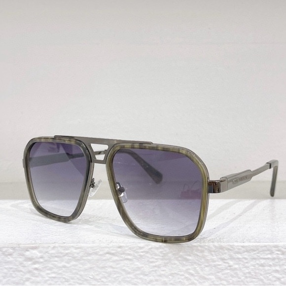 Louis Vuitton Black and Gray Sunglasses - Picture 1 of 1